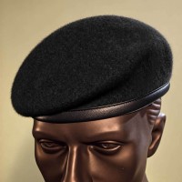 Берет чорний безшовний 