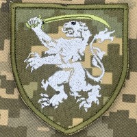 Шеврон 64 ОМБр піксель варіант