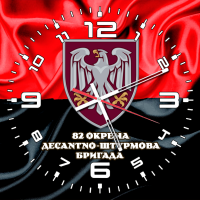 Скляний годинник 82 ОДШБр стилізація червоно-чорний прапор