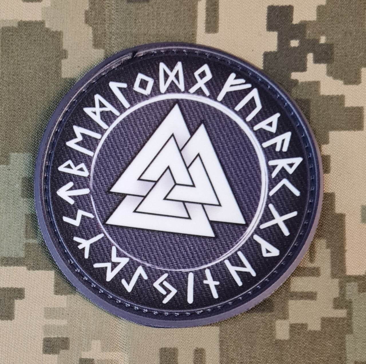 шеврон Валькнут