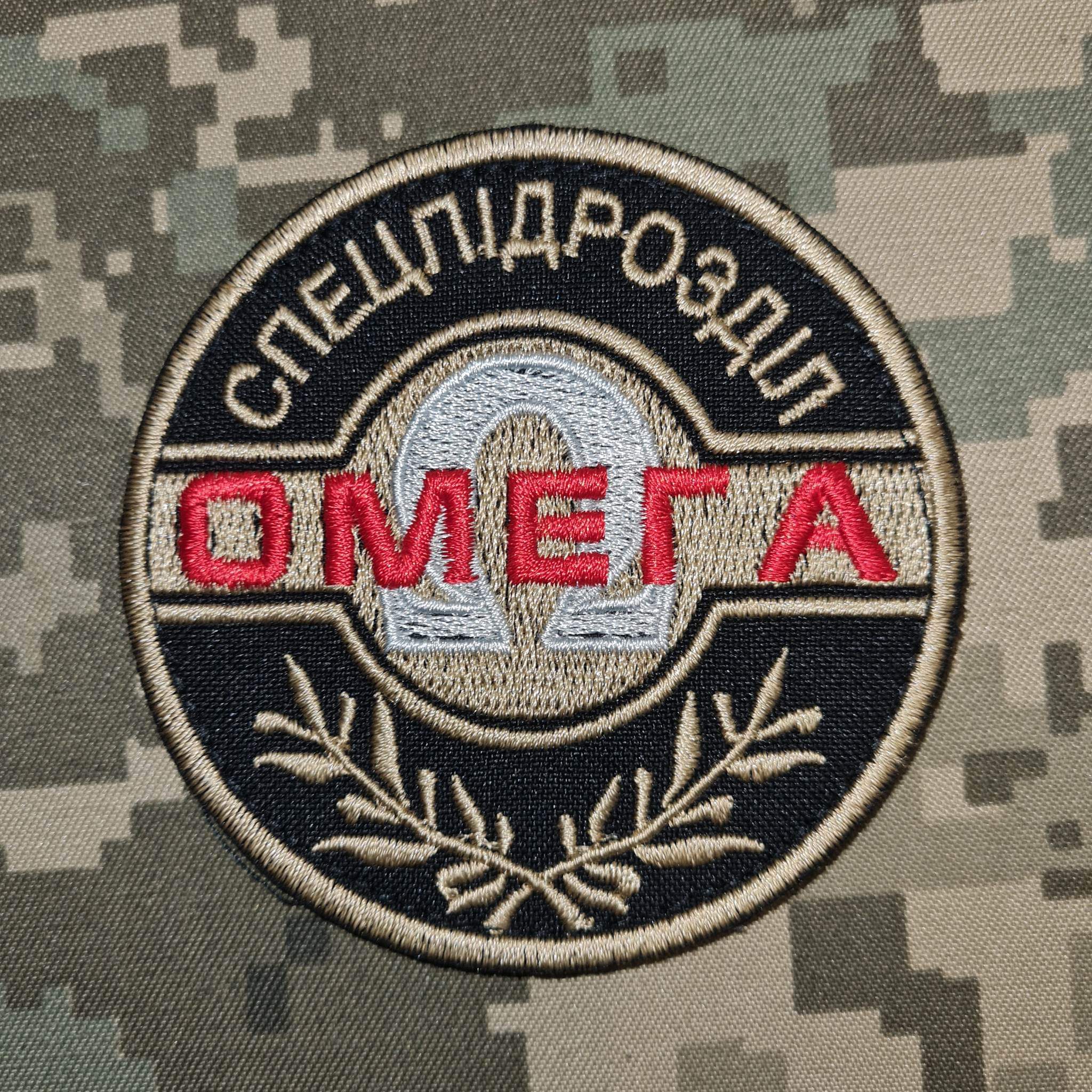 Знак омега на машине