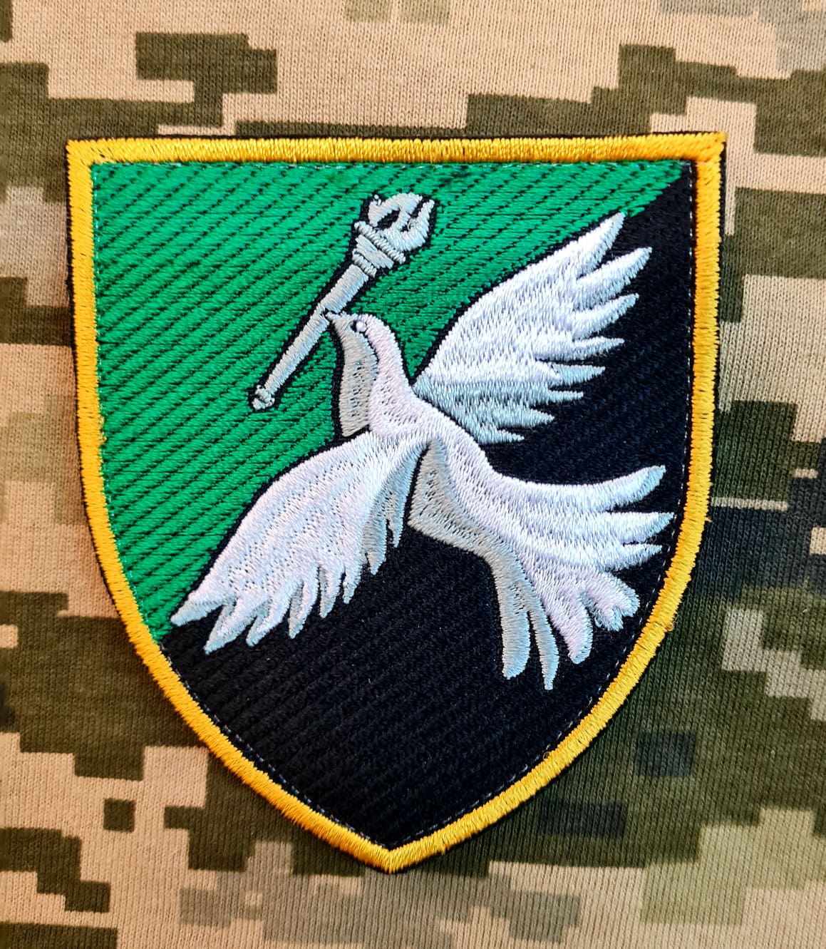 Нарукавний знак Навчально-тренувальний центр військ зв'язку ЗСУ В