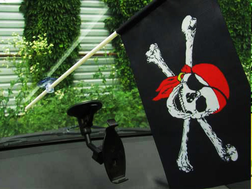 Автомобільні прапорці з піратами